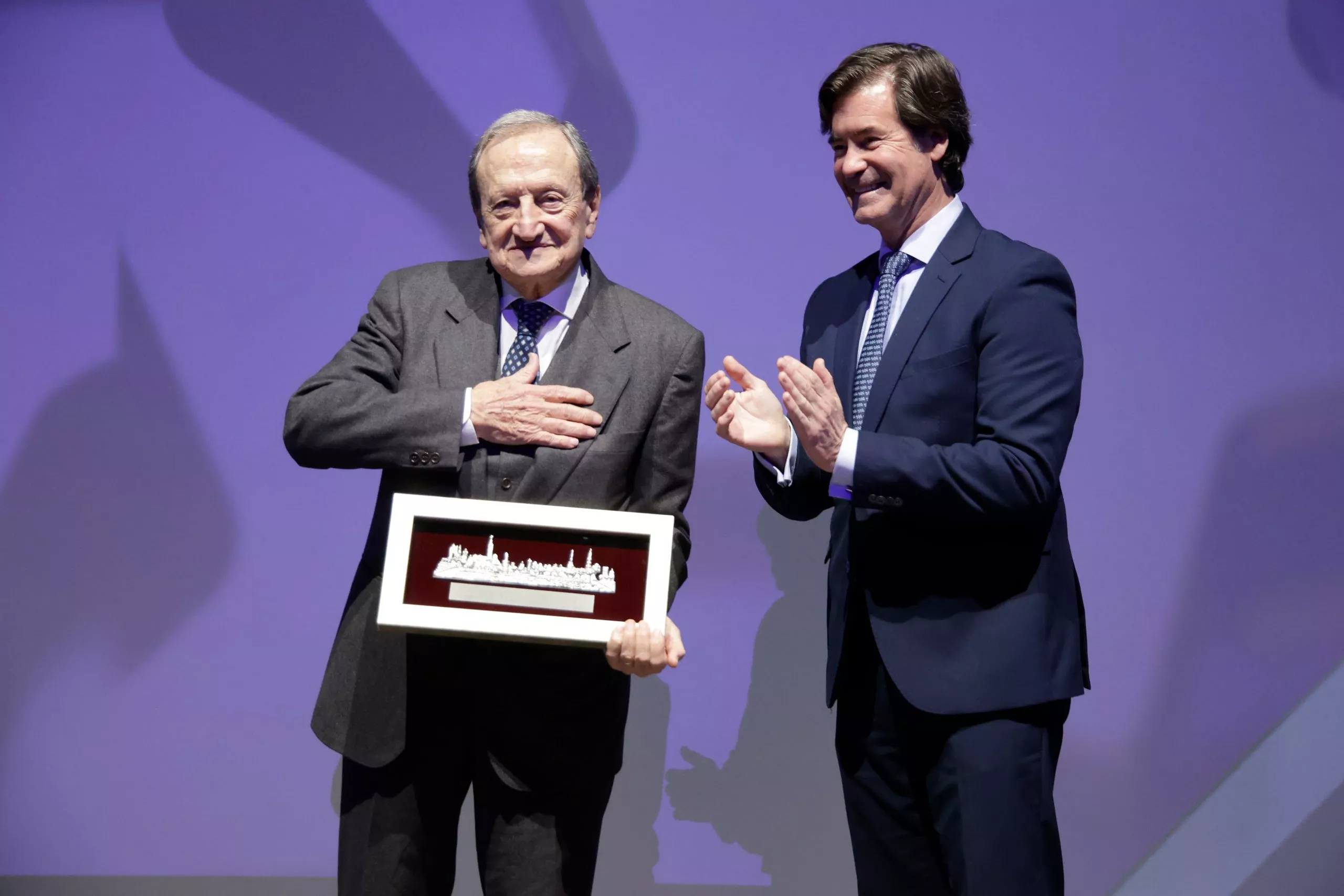 Augusto Jannone recibe el Premio a la Trayectoria Empresarial en los Premios CES 2024 - Grupo Jannone Augusto Jannone recibe el Premio a la Trayectoria Empresarial en los Premios CES 2024 - Grupo Jannone